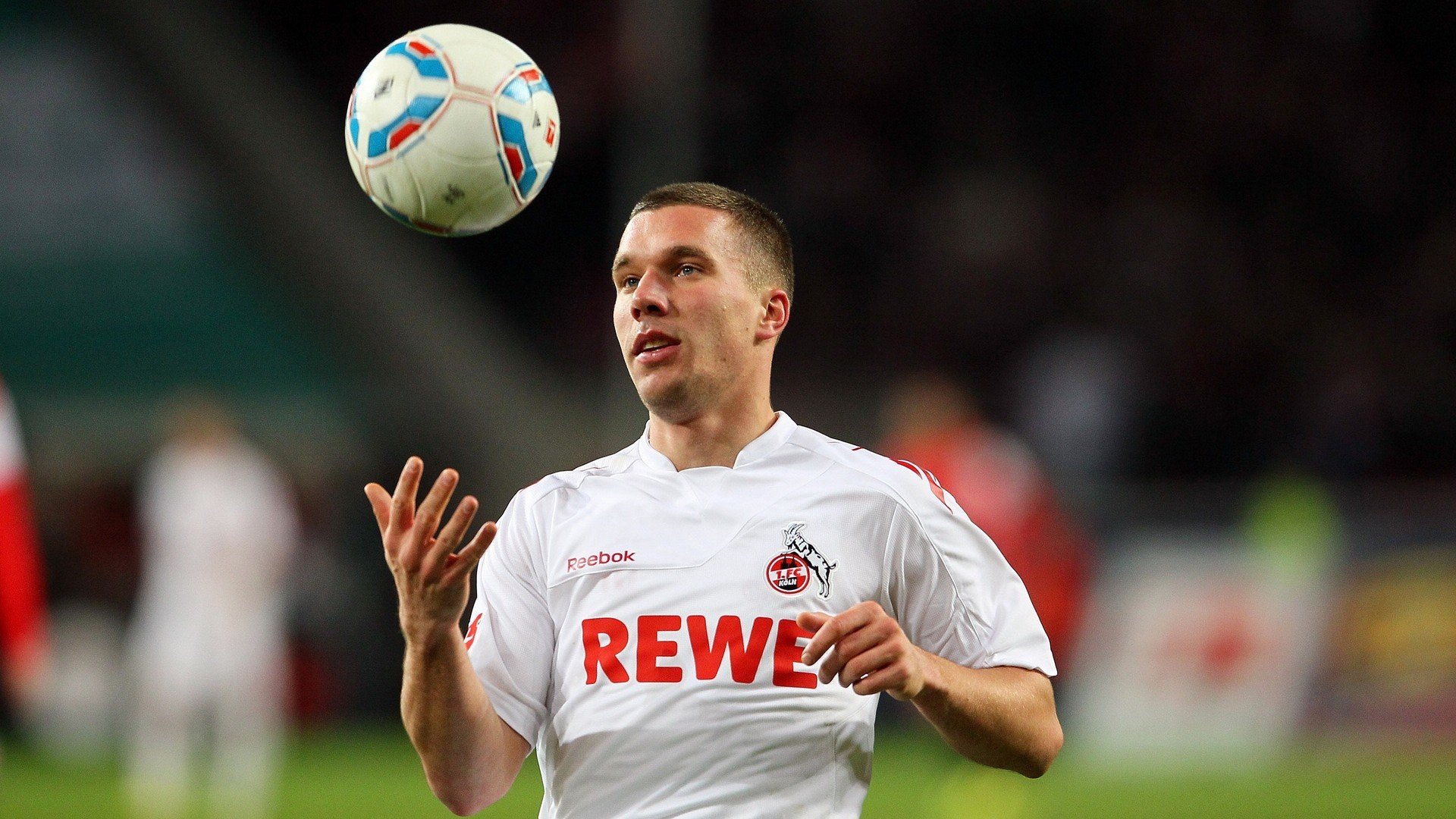 Jiu You-“高新体育中心：羽毛球赛场技术与速度并行”